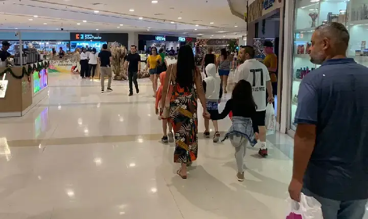 6 em cada 10 brasileiros gastam sem pensar, aponta pesquisa