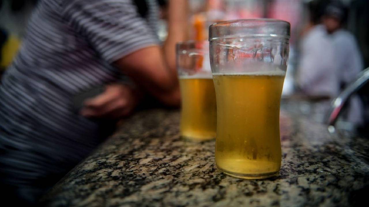 Álcool e cigarro podem causar cegueira, alertam especialistas