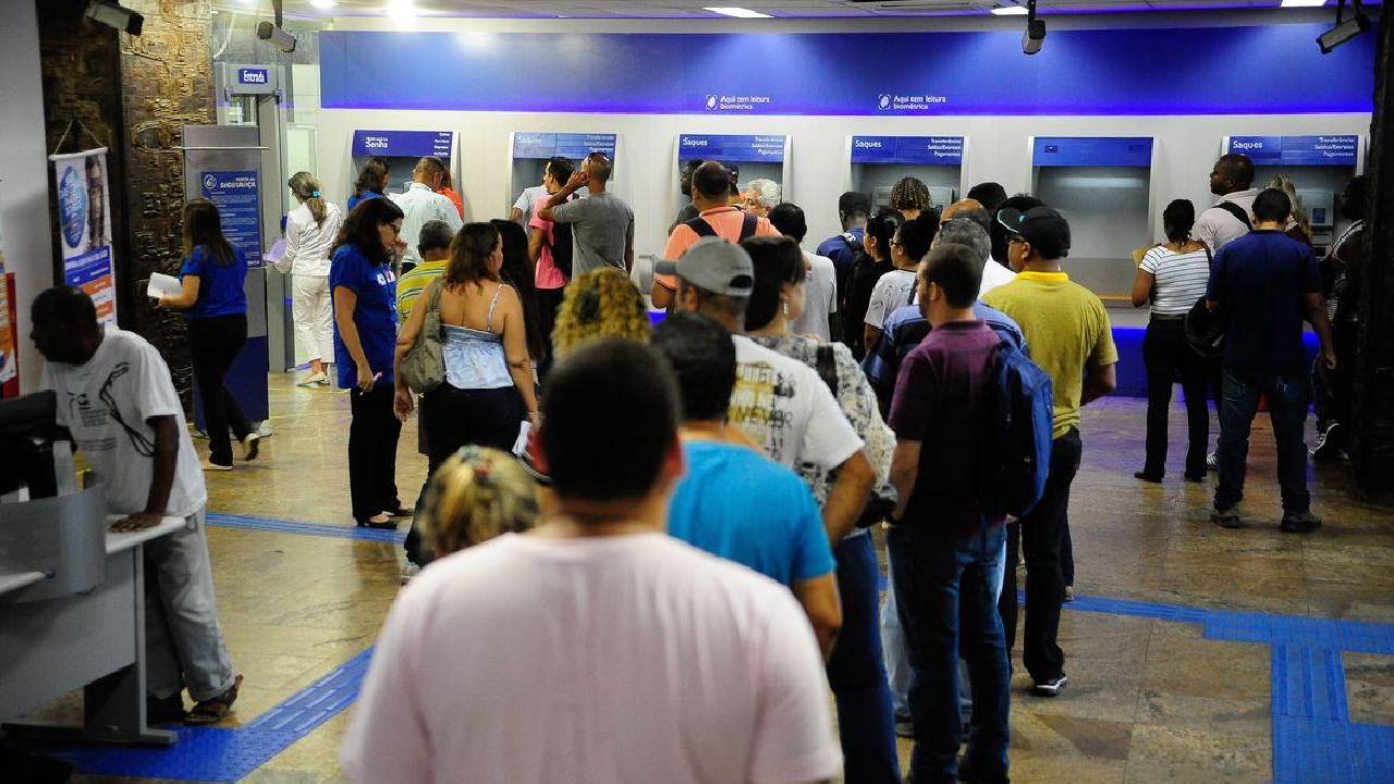 Bancários farão paralisação de 24 horas nesta quinta-feira