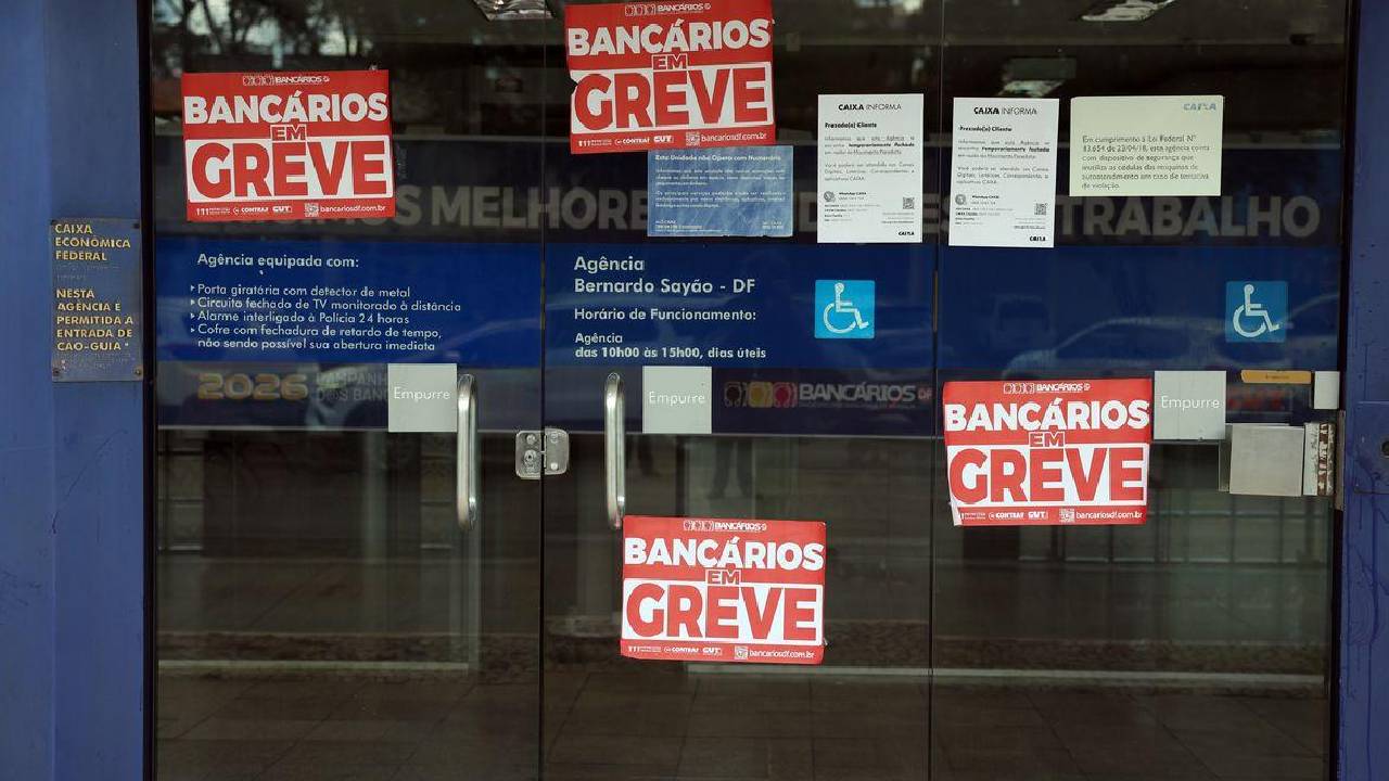 Bancários rejeitam proposta da Caixa e mantêm greve nacional
