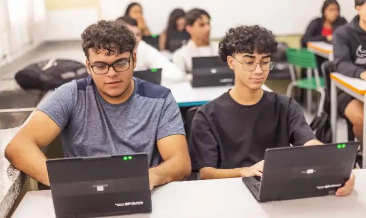 Bolsa de estágio para estudantes do ensino médio tem 2.565 vagas em São Paulo; confira o valor para cada curso