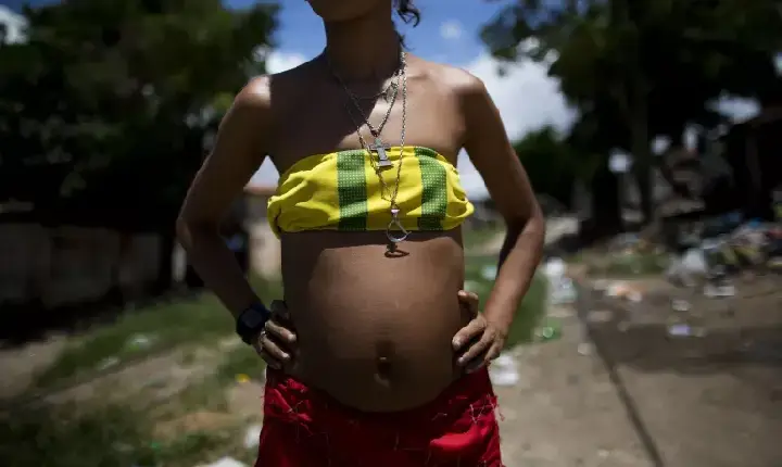 Brasil registra 450 partos por dia entre crianças e adolescentes, aponta relatório