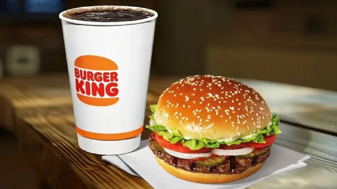 Burger King vai trocar Pepsi por Coca-Cola? O que já mudou nas lojas