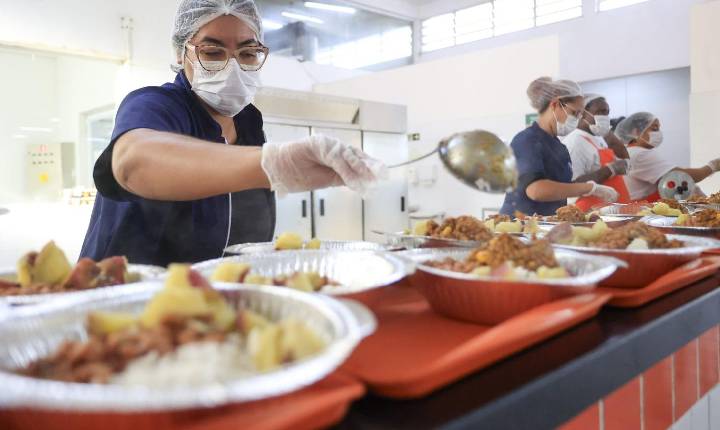Cardápios especiais e acolhimento: Bom Prato celebra o Dia das Mães em todas as unidades do estado