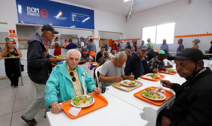 Copa do Mundo no Bom Prato: restaurante popular de Jacareí passa a servir almoço típico de diversos países