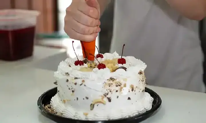 Cursos gratuitos de vendas, atendimento e confeitaria abrem inscrições em São José e região