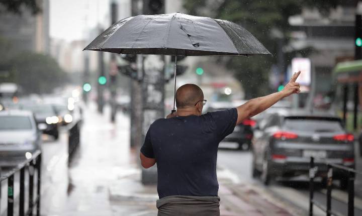 Defesa Civil alerta para chuva, queda nas temperaturas e ventos com avanço de frente fria em São Paulo