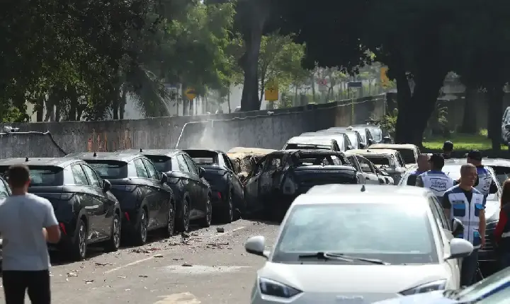 Dois helicópteros se chocam e deixam seis mortos no Rio