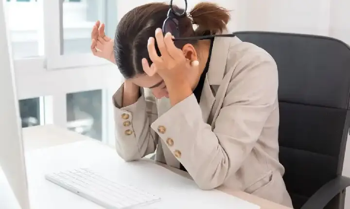 Empresas serão obrigadas a terem programas de saúde mental a partir de terça (26)