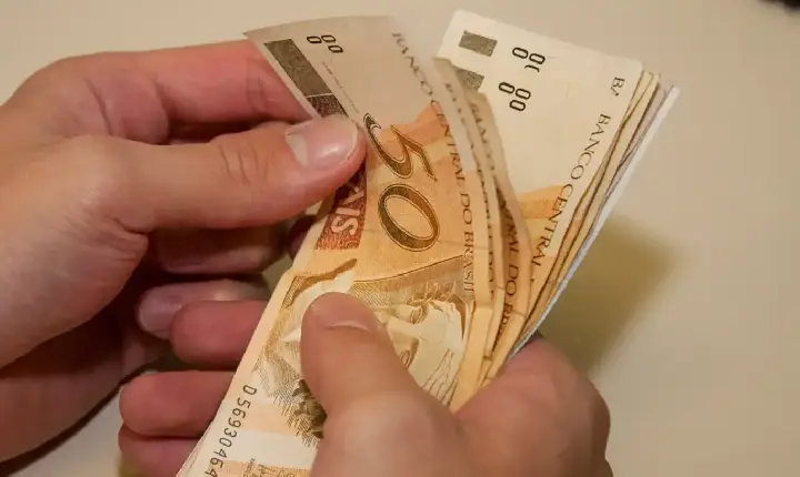Endividamento das famílias brasileiras chega a 81,6%, segundo a CNC