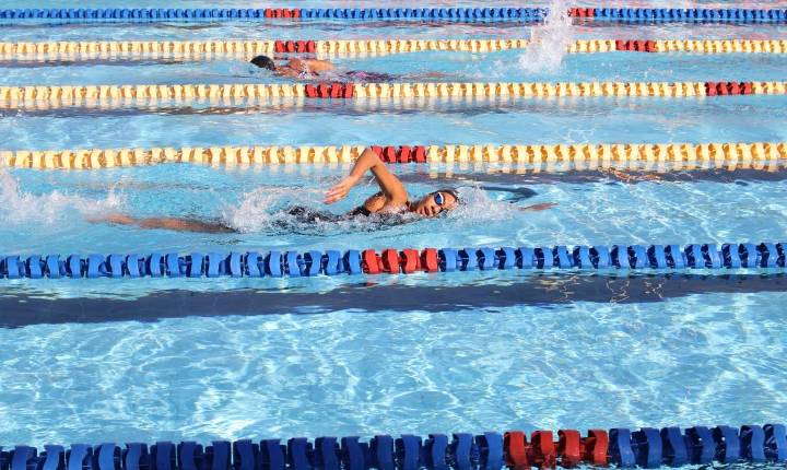 Estudo aponta que natação é mais eficaz que corrida no trabalho de fortalecimento do coração