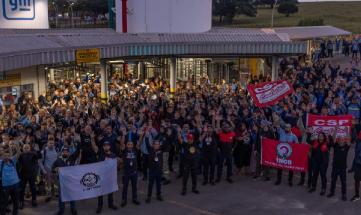 Funcionários da GM aprovam acordo de PLR após negociação em São José