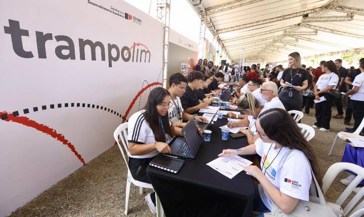 Governo de SP gera 5 mil vagas em supermercados via programas de qualificação