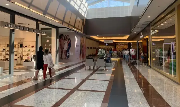 Homem é preso por importunação sexual após expor órgão genital em shopping de São José