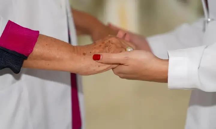 Incontinência urinária afeta qualidade de vida; veja sintomas, controle e tratamento