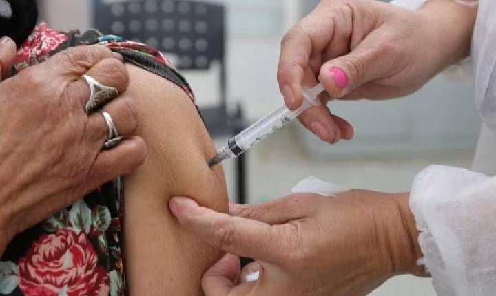 Jacareí amplia vacina Pneumo 20 para idosos acima de 85 anos a partir de segunda-feira (28)