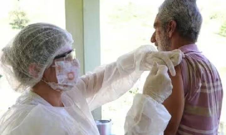 Jacareí passa a ofertar vacina Pneumo 20 para idosos com 85 anos ou mais