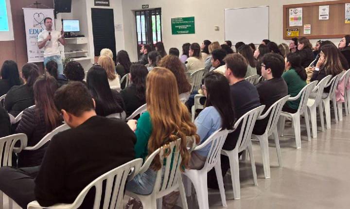 Jacareí promove capacitação sobre diabetes para profissionais do SUS