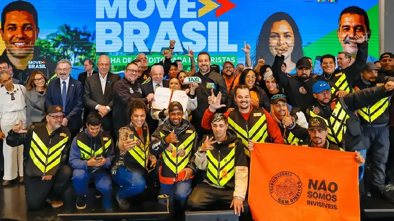 Lula cria programa de R$ 30 bilhões para motoristas de aplicativos