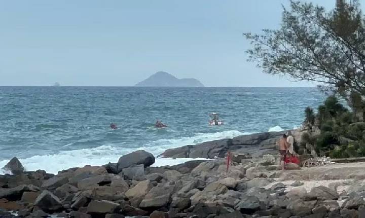 Marinha emite alerta de ressaca com ondas de até 3 metros para o litoral de SP