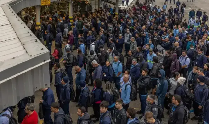 Metalúrgicos da GM em São José aprovam aviso de greve após impasse na PLR
