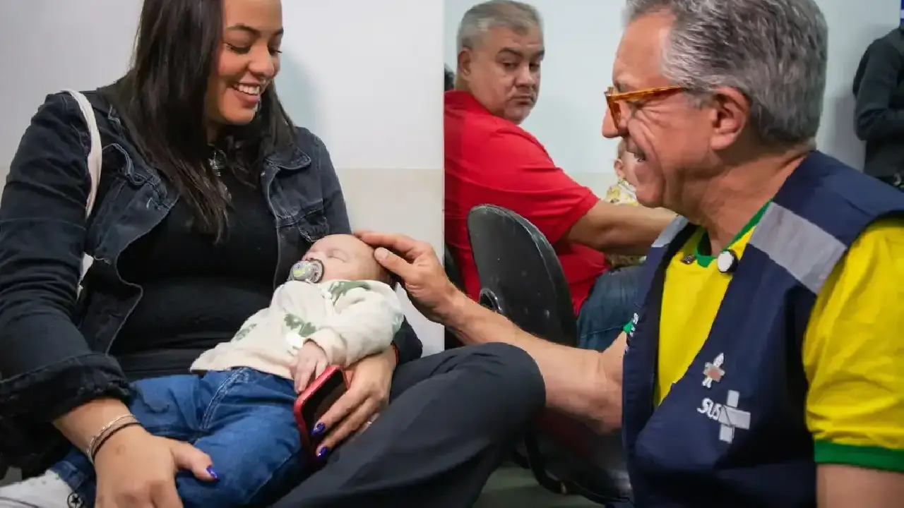 Ministério da Saúde começa a vacinar crianças com a pneumo 20