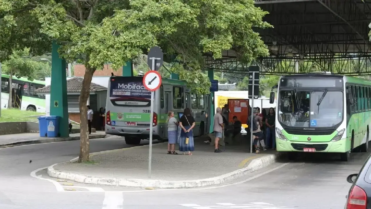 Motoristas e cobradores de ônibus de SJC e Jacareí entram em estado de greve