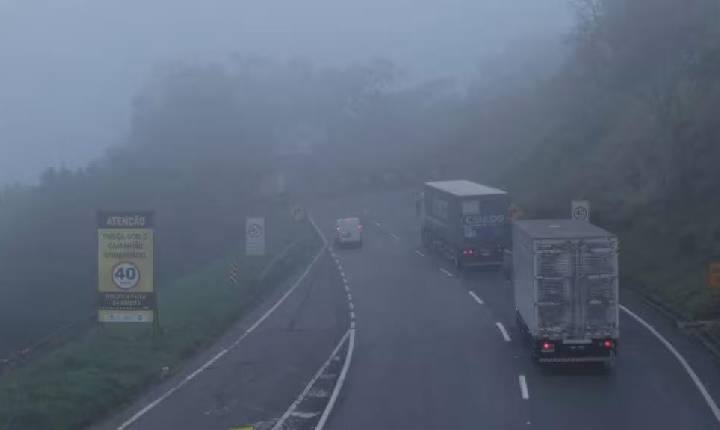 Neblina no inverno: Pontos críticos na Via Dutra e Rio-Santos