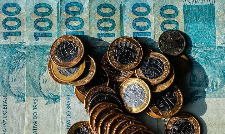 Orçamento de 2027 prevê salário mínimo de R$ 1.741