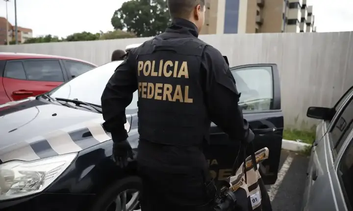 Polícia Federal prende homem envolvido em exploração sexual de crianças e adolescentes em São José