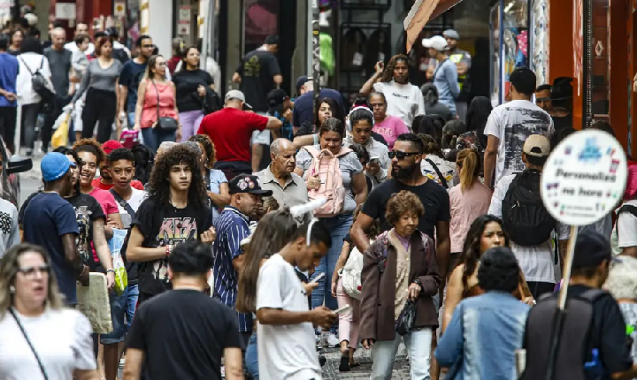 População no Brasil cresce em ritmo menor e está envelhecendo