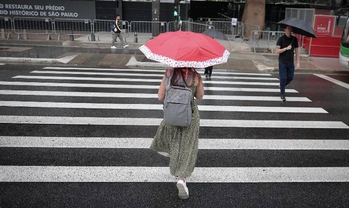 Previsão do tempo para sábado (13), em SP: potencial para chuvas fortes