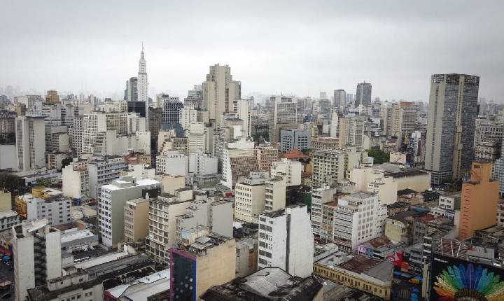Previsão do tempo para sexta-feira (08), em SP: sol entre muita nuvens