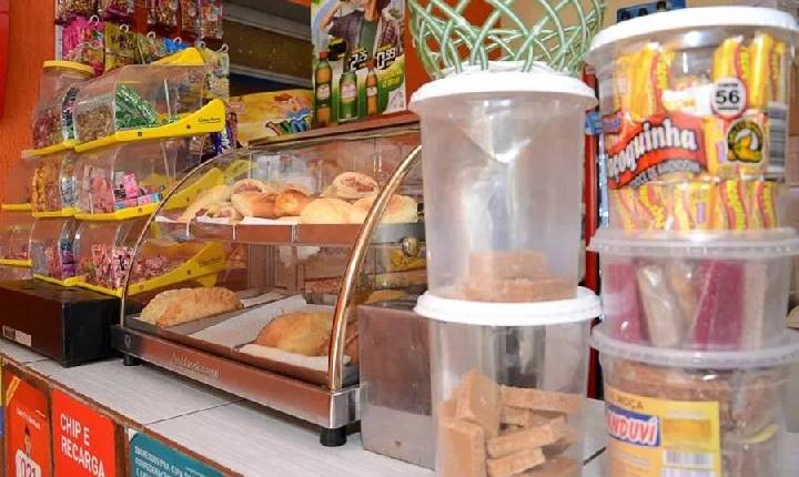 Projeto avança no Senado e pode tirar salgadinhos, refrigerantes e biscoitos recheados das cantinas escolares