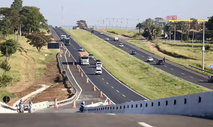 Rodovias estaduais devem receber mais de 32 milhões de veículos no feriado de 9 de Julho; saiba os melhores horários para viajar