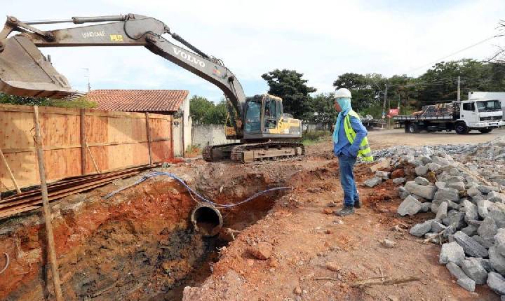 Rua Padre Eugênio recebe obras de drenagem, pavimentação e ciclovia em Jacareí