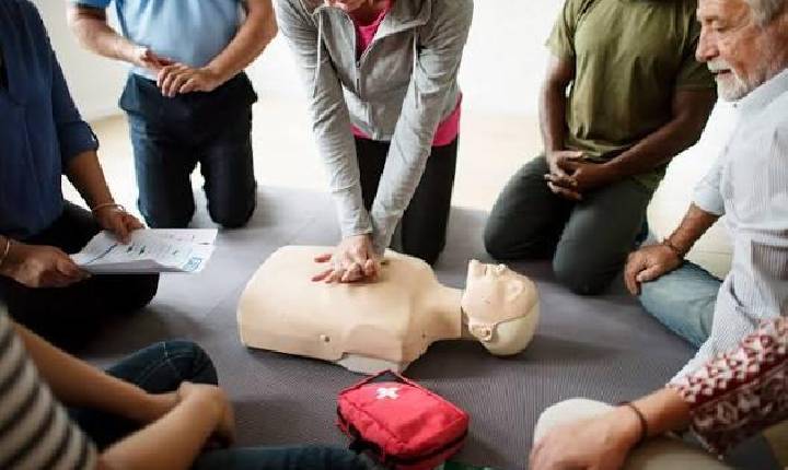 Sinhores e Prefeitura de Jacareí oferecem curso gratuito de primeiros socorros para profissionais da área de serviços