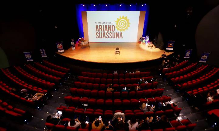 Teatro Ariano Suassuna abre inscrições nesta segunda-feira (8) para uso entre outubro e dezembro