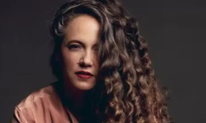 Tiê apresenta show “Esgotada” no Sesc São José dos Campos