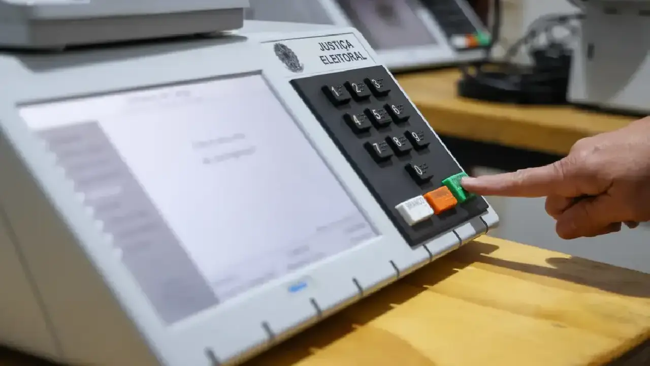 TSE aprova registros de seis candidatos à Presidência da República