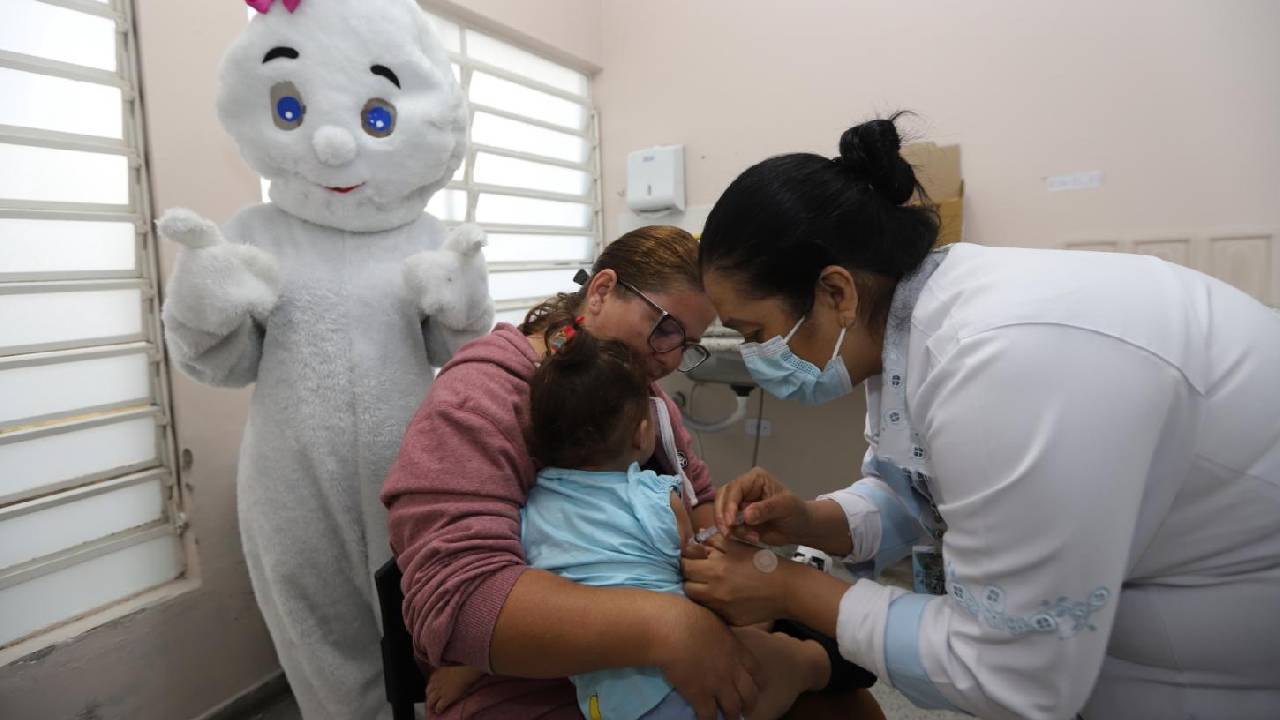 Vacinação contra a poliomielite: nova dose de reforço passa a ser aplicada aos 4 anos de idade
