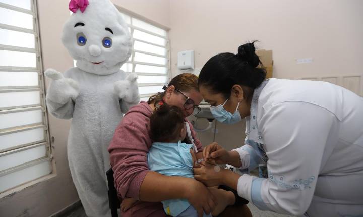 Vacinação contra a poliomielite: nova dose de reforço passa a ser aplicada aos 4 anos de idade