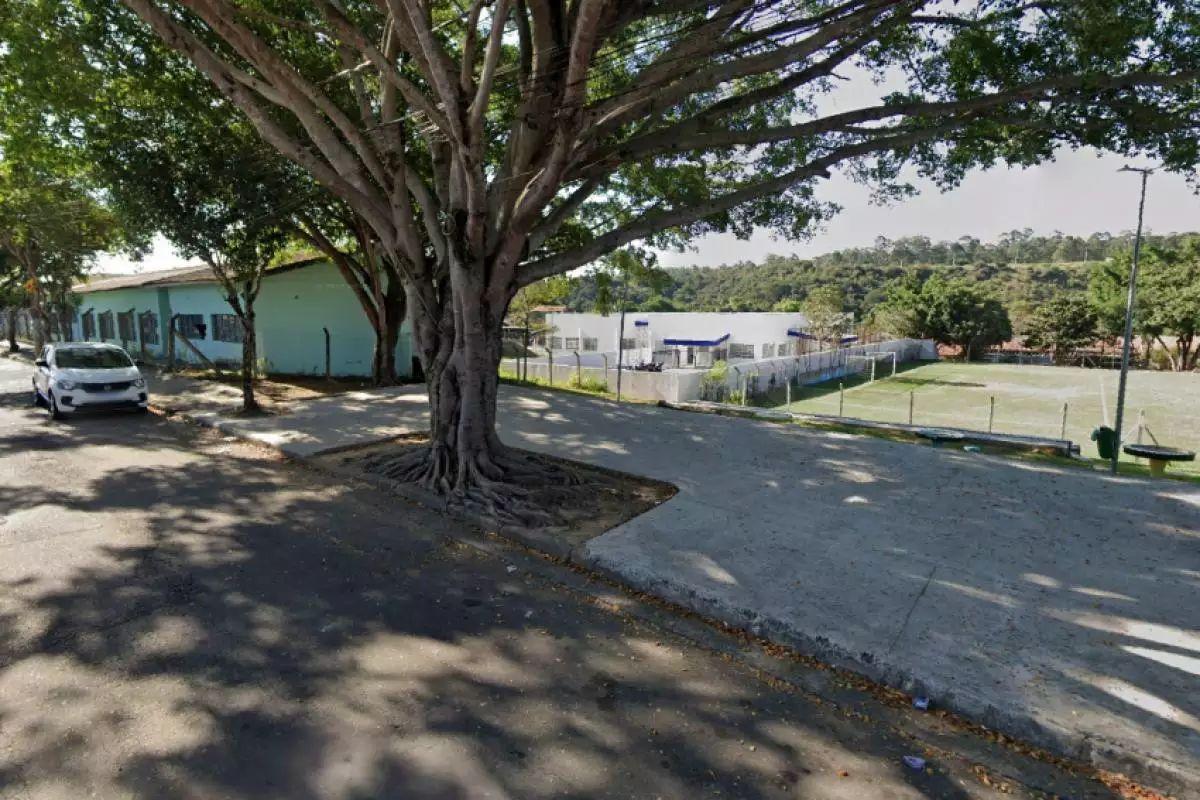Mulher é presa com drogas ao lado de escola infantil de São José