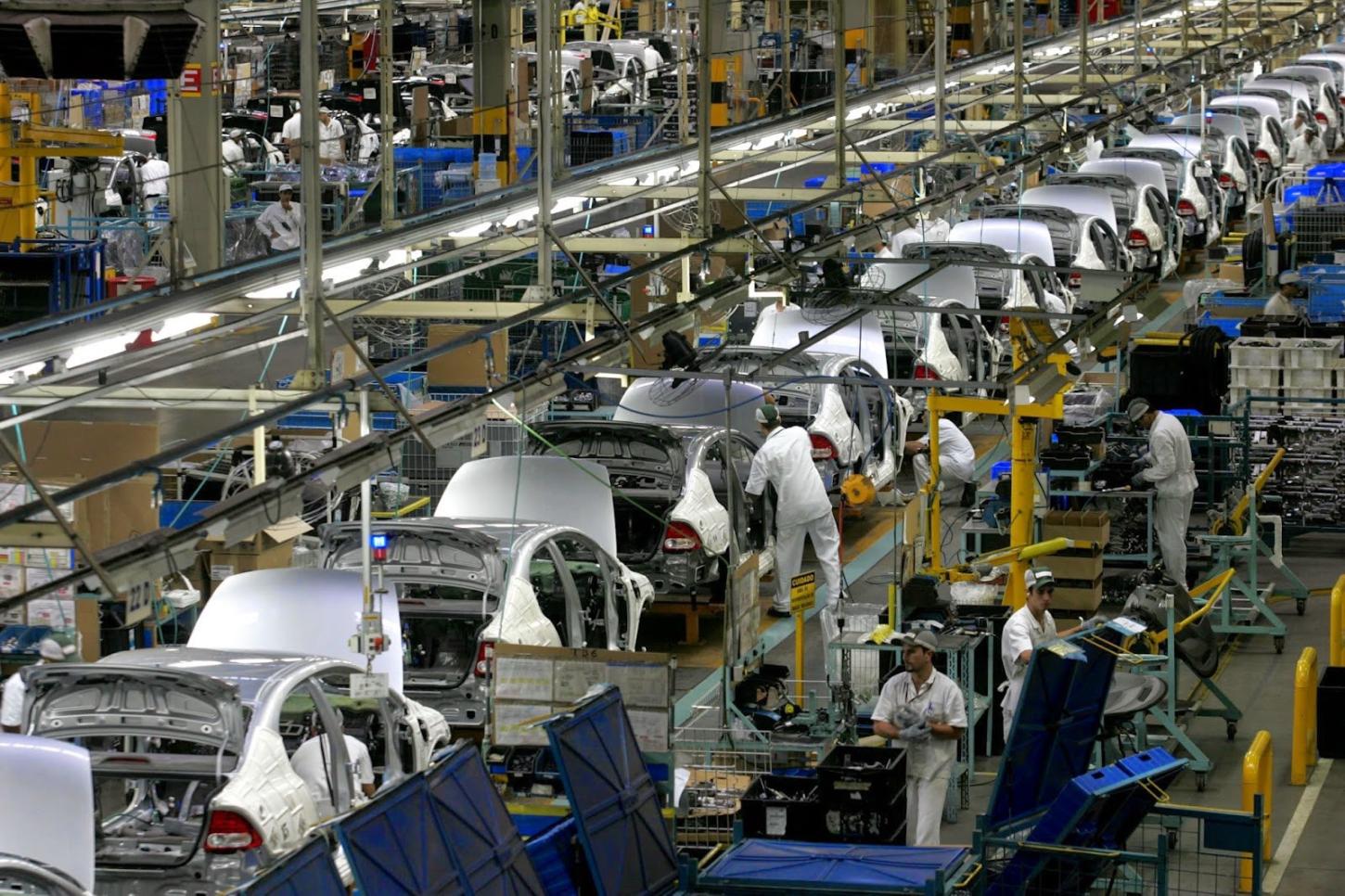 Produção de veículos no Brasil cai quase 30% em maio
