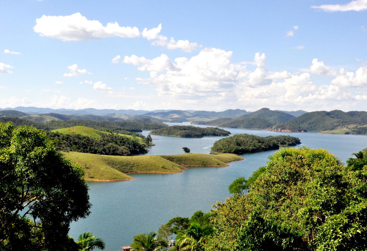 Sem chuva há quase 1 mês, represas perdem água no Vale do Paraíba