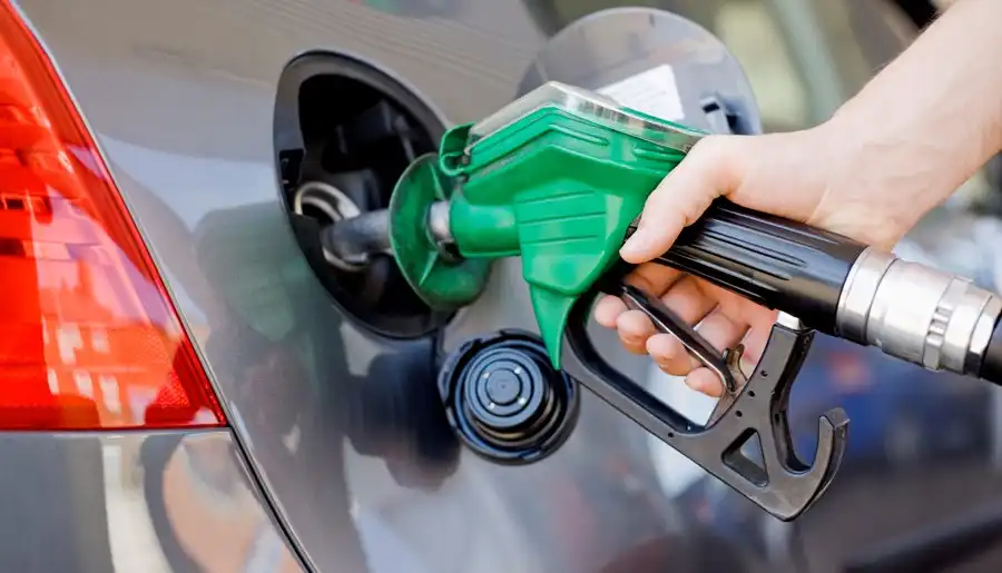 Petrobras anuncia aumento de preço da gasolina e do gás de cozinha
