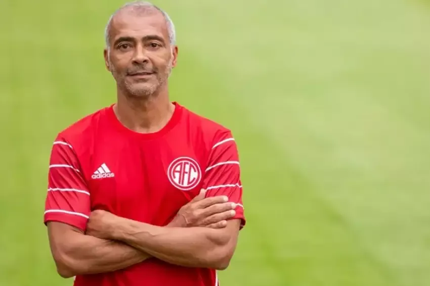Romário diz que seleção depende de Neymar para voltar ao topo