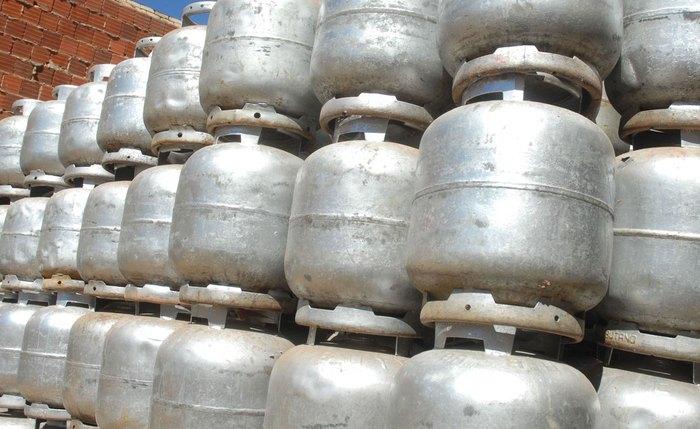 Governo oferecerá gás de cozinha para 20 milhões de famílias; entenda