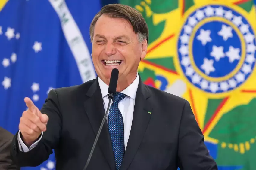 Proposta de reversão de inelegibilidade de Bolsonaro avança