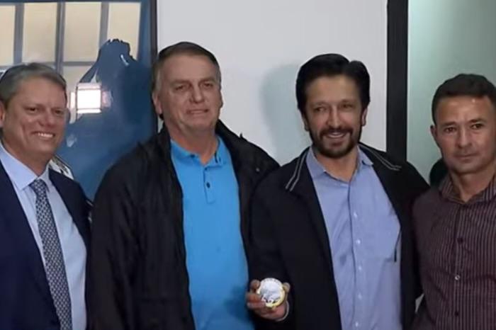 Bolsonaro diz que Tarcísio assinará “atestado de óbito” apoiando Nunes